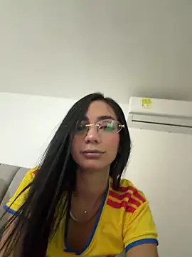 DerryAndIzzy online show from June 2026 03:57:01 AM