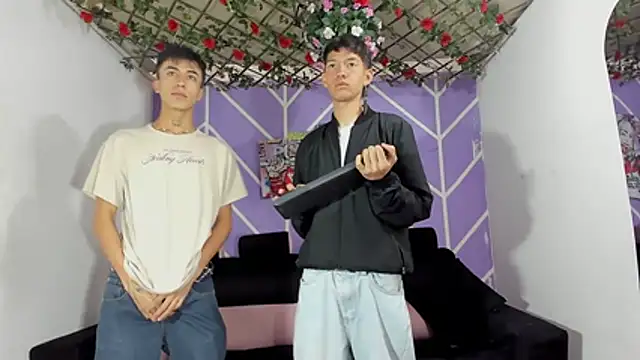 Snapshot of heyy_noah11 chatting on February 2026 01:33:01 PM heyy noah11 online show from February 2026 01:33:01 PM