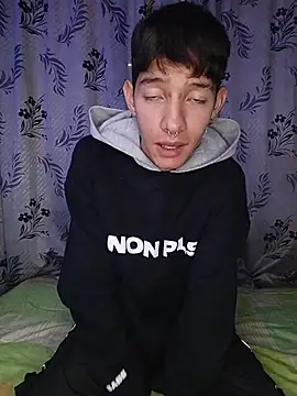 heyy noah11 online show from November 2025 01:21:02 AM