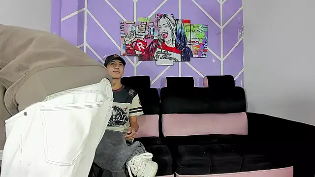 Snapshot of heyy_noah11 chatting on January 2026 02:42:01 PM heyy noah11 online show from January 2026 02:42:01 PM