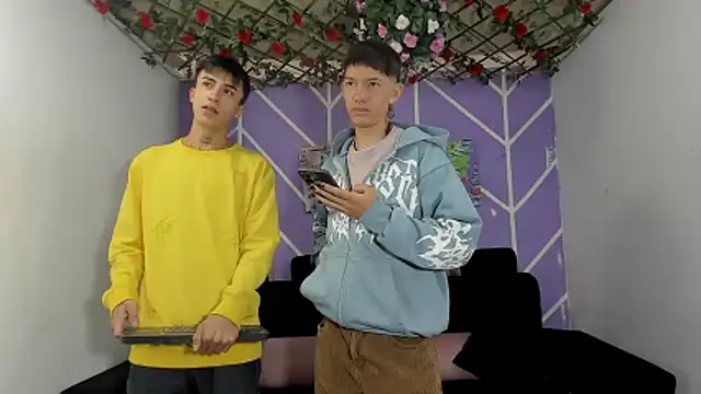 Snapshot of heyy_noah11 chatting on February 2026 01:44:01 PM heyy noah11 online show from February 2026 01:44:01 PM