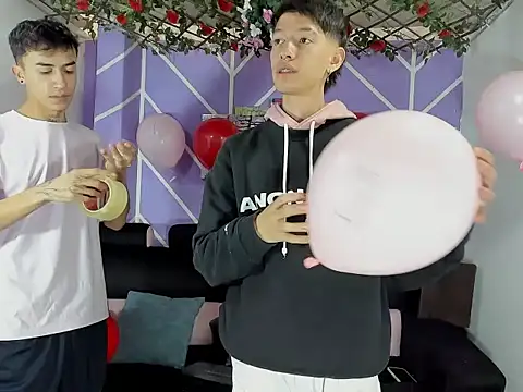 Snapshot of heyy_noah11 chatting on February 2026 01:44:02 PM heyy noah11 online show from February 2026 01:44:02 PM