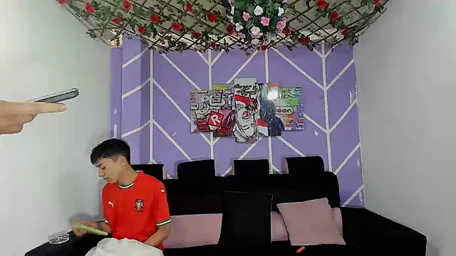 Snapshot of heyy_noah11 chatting on February 2026 01:33:02 PM heyy noah11 online show from February 2026 01:33:02 PM