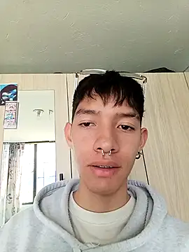 Snapshot of heyy_noah11 chatting on October 2025 08:33:02 PM heyy noah11 online show from October 2025 08:33:02 PM