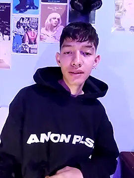 heyy noah11 online show from October 2025 01:26:01 AM