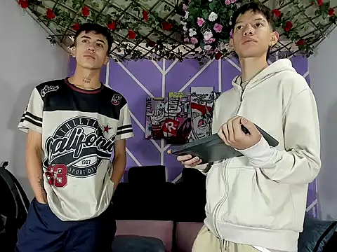 Snapshot of heyy_noah11 chatting on February 2026 01:43:02 PM heyy noah11 online show from February 2026 01:43:02 PM