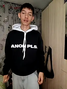 Snapshot of heyy_noah11 chatting on December 2025 01:30:02 AM heyy noah11 online show from December 2025 01:30:02 AM