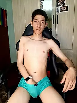 Snapshot of heyy_noah11 chatting on January 2026 01:12:02 AM heyy noah11 online show from January 2026 01:12:02 AM