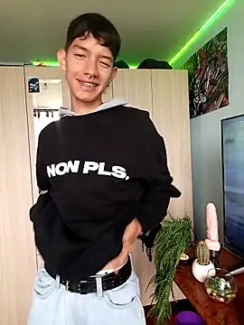 heyy noah11 online show from October 2025 07:54:02 PM