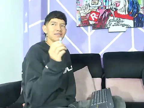 Snapshot of heyy_noah11 chatting on April 2026 01:12:02 PM heyy noah11 online show from April 2026 01:12:02 PM