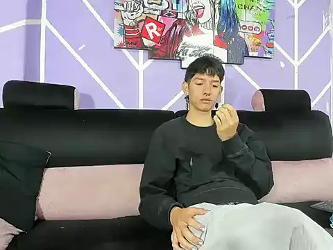 Snapshot of heyy_noah11 chatting on April 2026 01:40:03 PM heyy noah11 online show from April 2026 01:40:03 PM