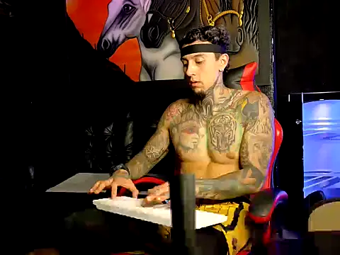 Molotov Explosive online show from November 2025 10:21:02 PM