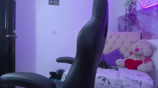 Sofi And Santy online show from April 2026 02:58:01 AM