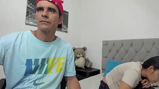 Sofi And Santy online show from February 2026 12:40:02 AM