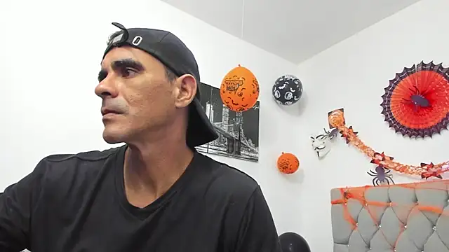 Snapshot of Sofi_And_Santy chatting on October 2025 01:26:01 AM Sofi And Santy online show from October 2025 01:26:01 AM