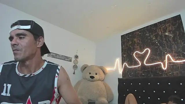 Sofi And Santy online show from May 2026 11:49:02 AM