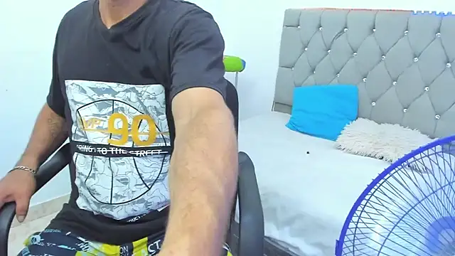 Sofi And Santy online show from November 2025 12:09:02 AM