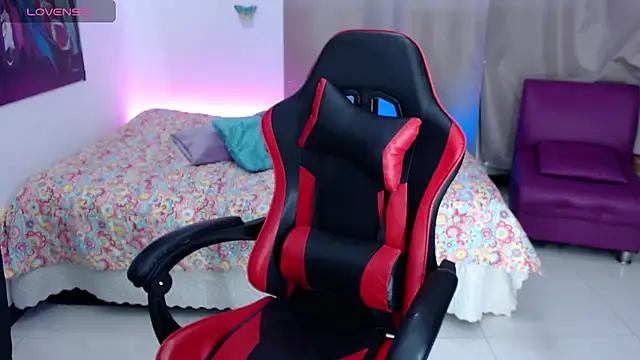 Snapshot of skarlett222 chatting on November 2025 11:52:02 PM skarlett222 online show from November 2025 11:52:02 PM