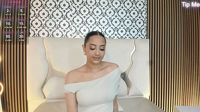 BEELLA TAY1 online show from October 2025 01:43:02 PM