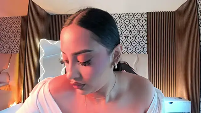 Snapshot of BEELLA_TAY1 chatting on April 2026 11:58:01 AM BEELLA TAY1 online show from April 2026 11:58:01 AM