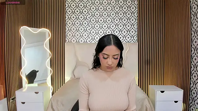 BEELLA TAY1 online show from November 2025 03:05:01 PM