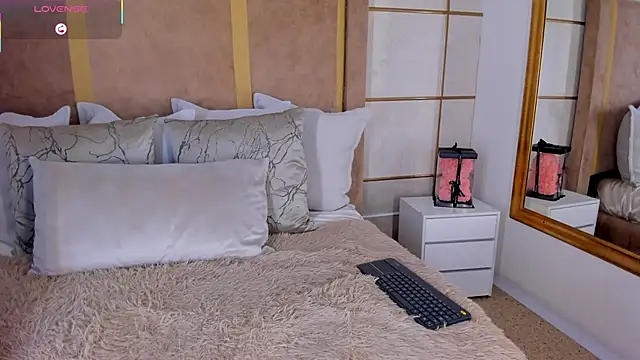 lyrabellini online show from December 2025 10:48:02 AM