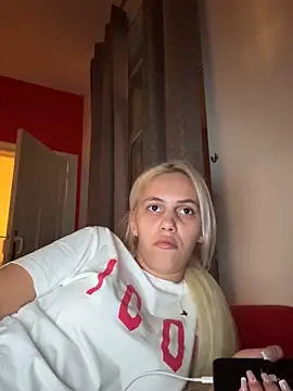 Snapshot of Andreea-Tina01A chatting on October 2025 06:42:01 PM Andreea-Tina01A online show from October 2025 06:42:01 PM