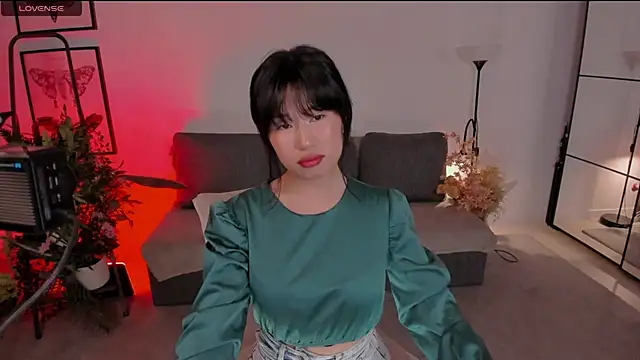 Erika Kim online show from November 2025 05:45:01 AM