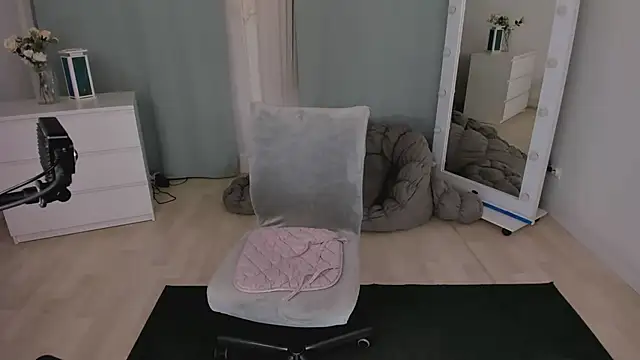 Erika Kim online show from March 2026 01:24:01 PM