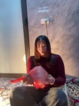 Snapshot of Maymay__ chatting on December 2025 02:05:02 AM Maymay online show from December 2025 02:05:02 AM