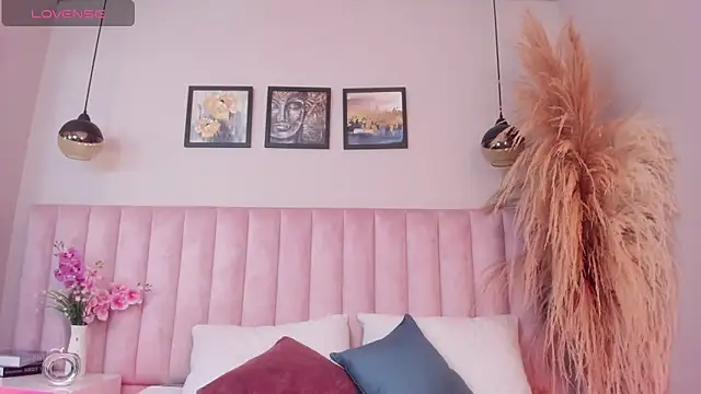 Snapshot of Isabella__gonzalez_ chatting on December 2025 03:40:01 AM Isabella gonzalez online show from December 2025 03:40:01 AM