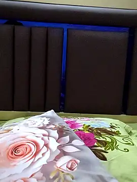 Tanha18 online show from December 2025 01:10:02 AM