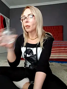 Snapshot of ElenabonyX chatting on February 2026 12:24:01 PM ElenabonyX online show from February 2026 12:24:01 PM