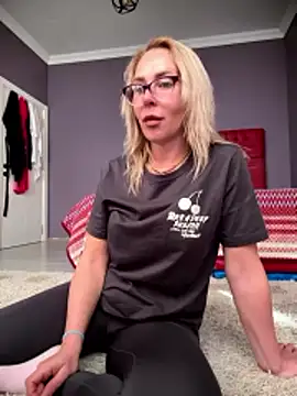 Snapshot of ElenabonyX chatting on January 2026 10:30:02 AM ElenabonyX online show from January 2026 10:30:02 AM