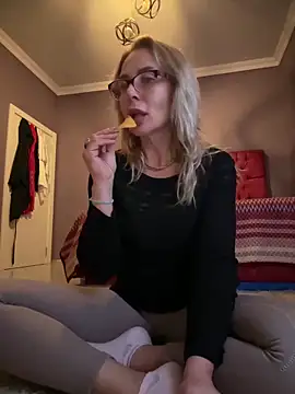 Snapshot of ElenabonyX chatting on January 2026 04:45:01 PM ElenabonyX online show from January 2026 04:45:01 PM