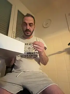 Snapshot of AlexGogo23 chatting on January 2026 06:31:02 AM AlexGogo23 online show from January 2026 06:31:02 AM