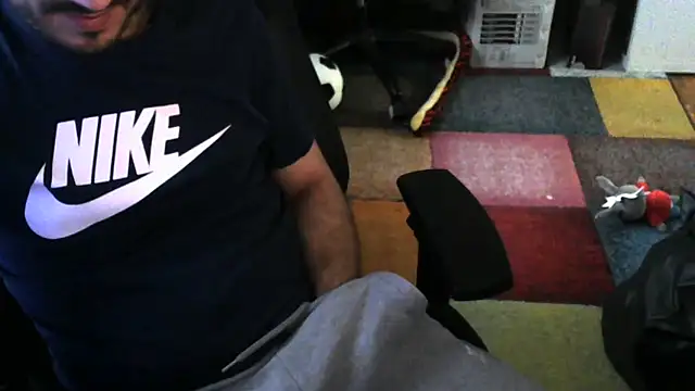 Snapshot of AlexGogo23 chatting on November 2025 02:05:01 PM AlexGogo23 online show from November 2025 02:05:01 PM