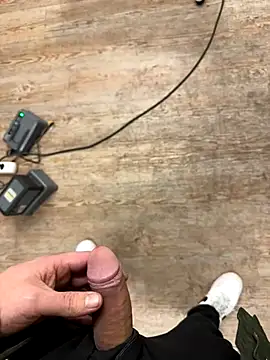 Snapshot of AlexGogo23 chatting on November 2025 07:47:02 PM AlexGogo23 online show from November 2025 07:47:02 PM