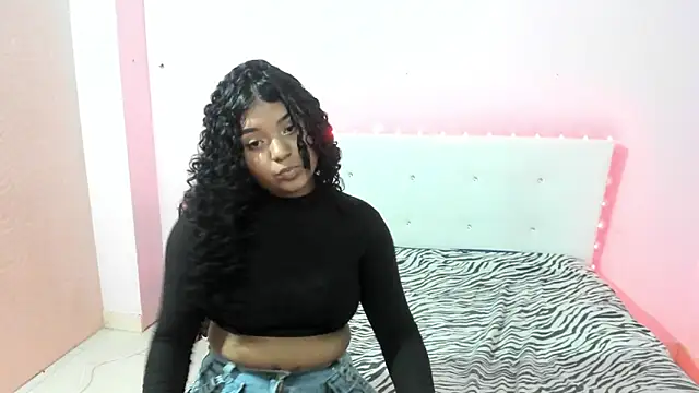 Snapshot of AlissonCurly_ chatting on October 2025 04:14:02 AM AlissonCurly online show from October 2025 04:14:02 AM