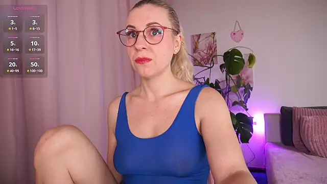 Snapshot of VanessaVoxx chatting on November 2025 08:46:02 PM VanessaVoxx online show from November 2025 08:46:02 PM