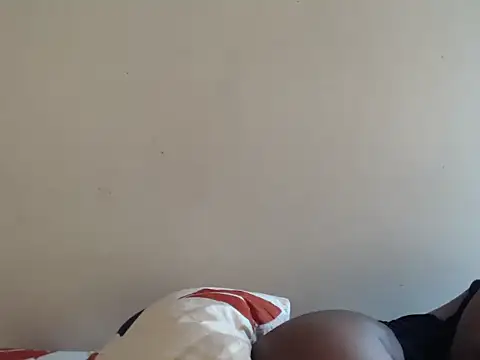 Yolaqueen04 online show from October 2025 06:00:02 AM