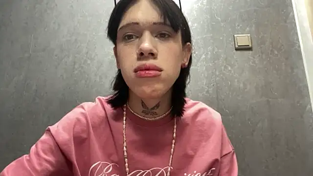 Snapshot of mun_poli chatting on November 2025 11:42:02 PM mun poli online show from November 2025 11:42:02 PM