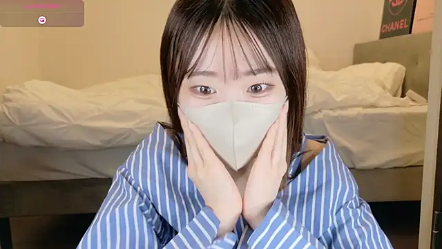Snapshot of yura_ra_ra chatting on April 2026 08:17:01 AM yura ra ra online show from April 2026 08:17:01 AM
