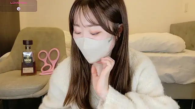 Snapshot of yura_ra_ra chatting on May 2026 05:44:02 PM yura ra ra online show from May 2026 05:44:02 PM