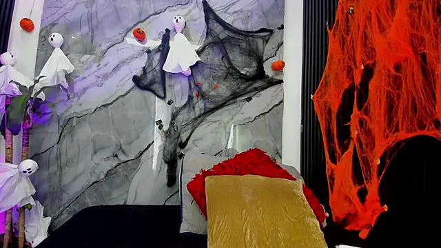 Snapshot of Luna_Ember chatting on October 2025 12:06:02 PM Luna Ember online show from October 2025 12:06:02 PM