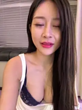 yiyi 3523 online show from July 2026 03:03:02 PM