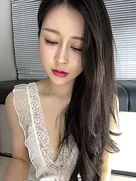 yiyi 3523 online show from May 2026 12:01:02 PM