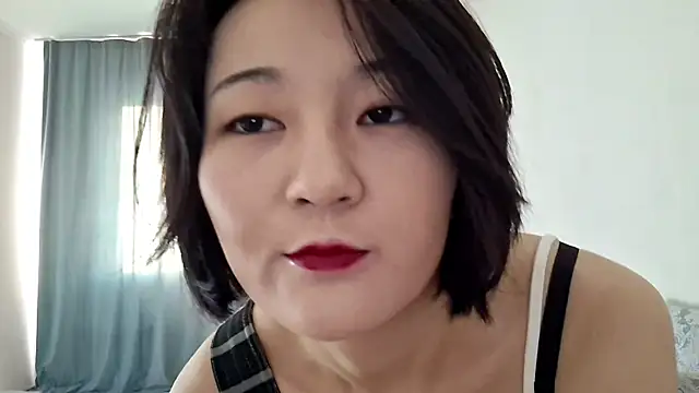 Lyndasilk online show from April 2026 12:17:02 PM