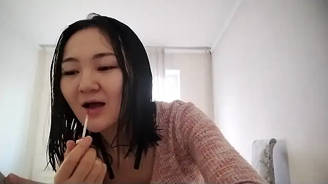 Lyndasilk online show from November 2025 11:11:02 AM