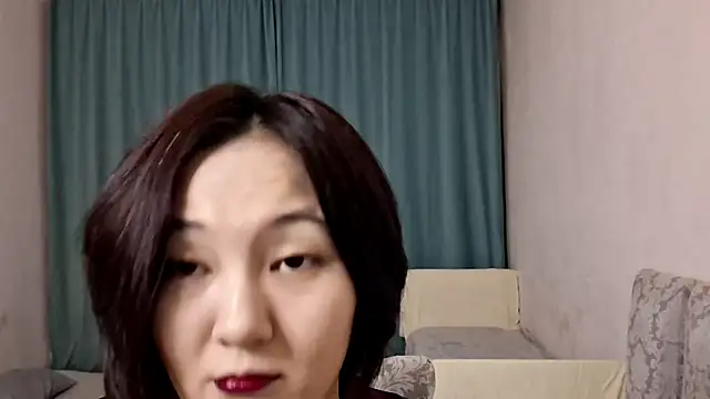 Snapshot of Lyndasilk chatting on July 2026 04:14:01 PM Lyndasilk online show from July 2026 04:14:01 PM